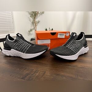 New Nike Mens 8.5 React Phantom Run Flyknit 2 Sneakers Retro Black CJ0277-003